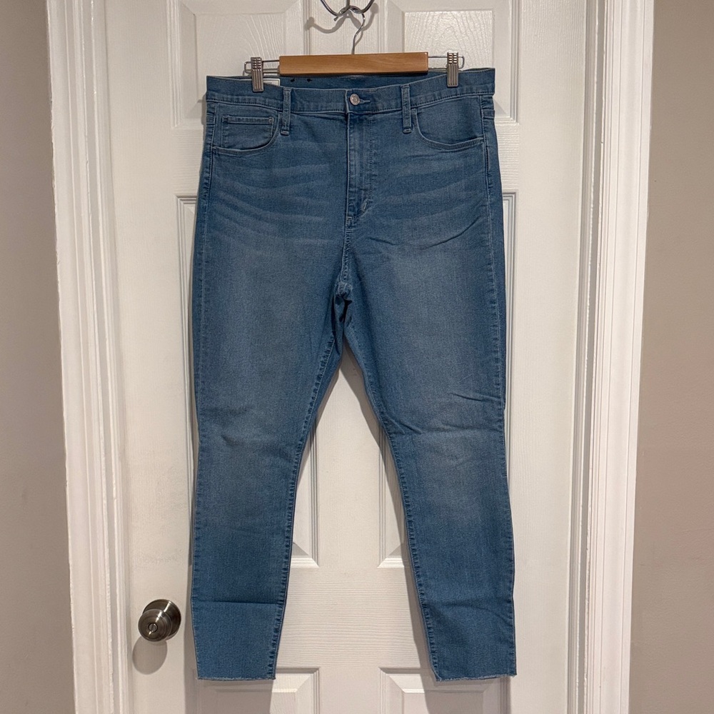 GAP High-Rise Women's Jeans in Medium Blue Wash